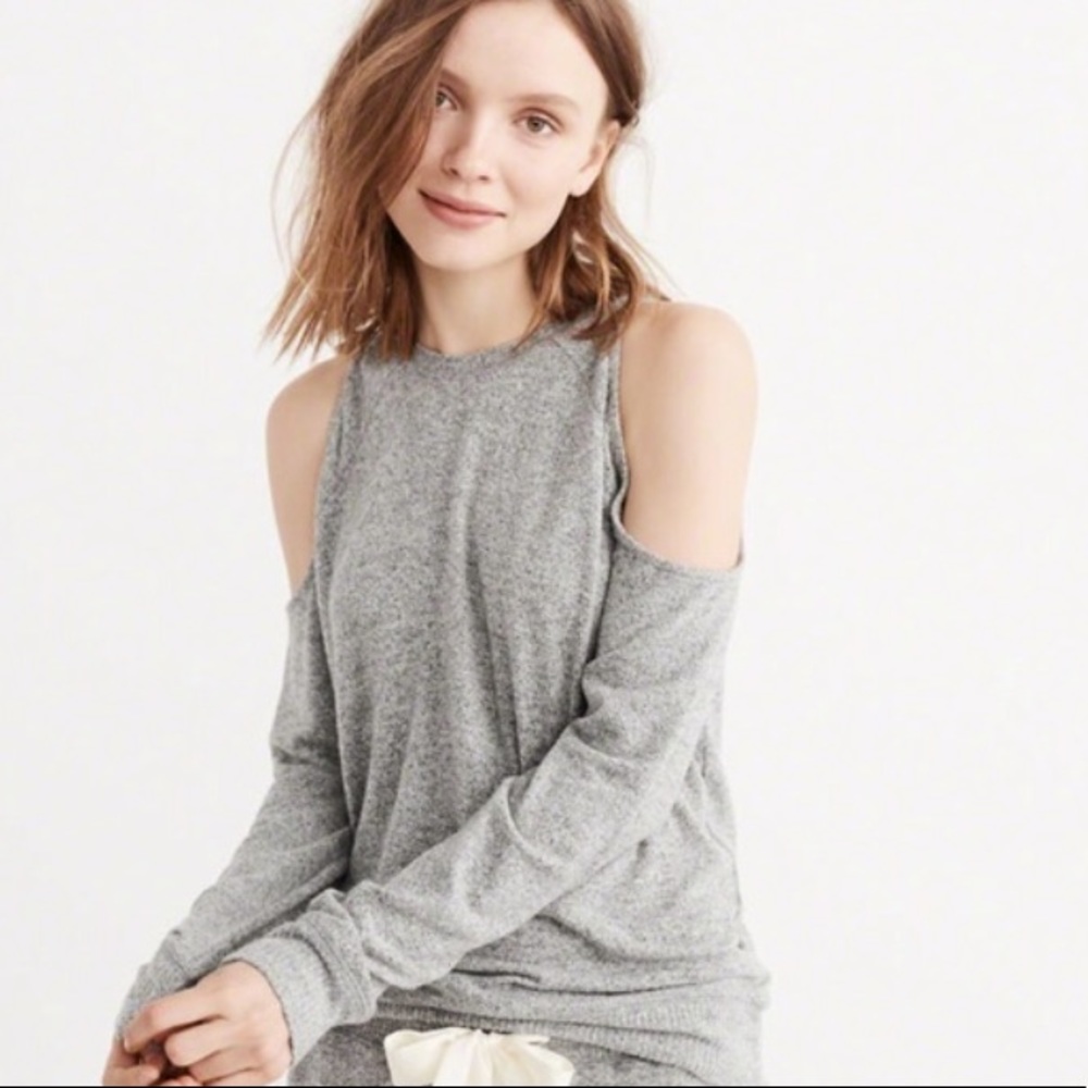 A&F Black Cold Shoulder Sweater 🖤